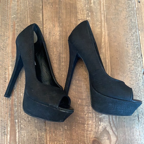 Steve Madden Peeptoe Python Print Platform Heel - Picture 2 of 8